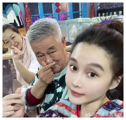 为吃瓜进了娱乐圈,意外踏入娱乐圈的跨界传奇